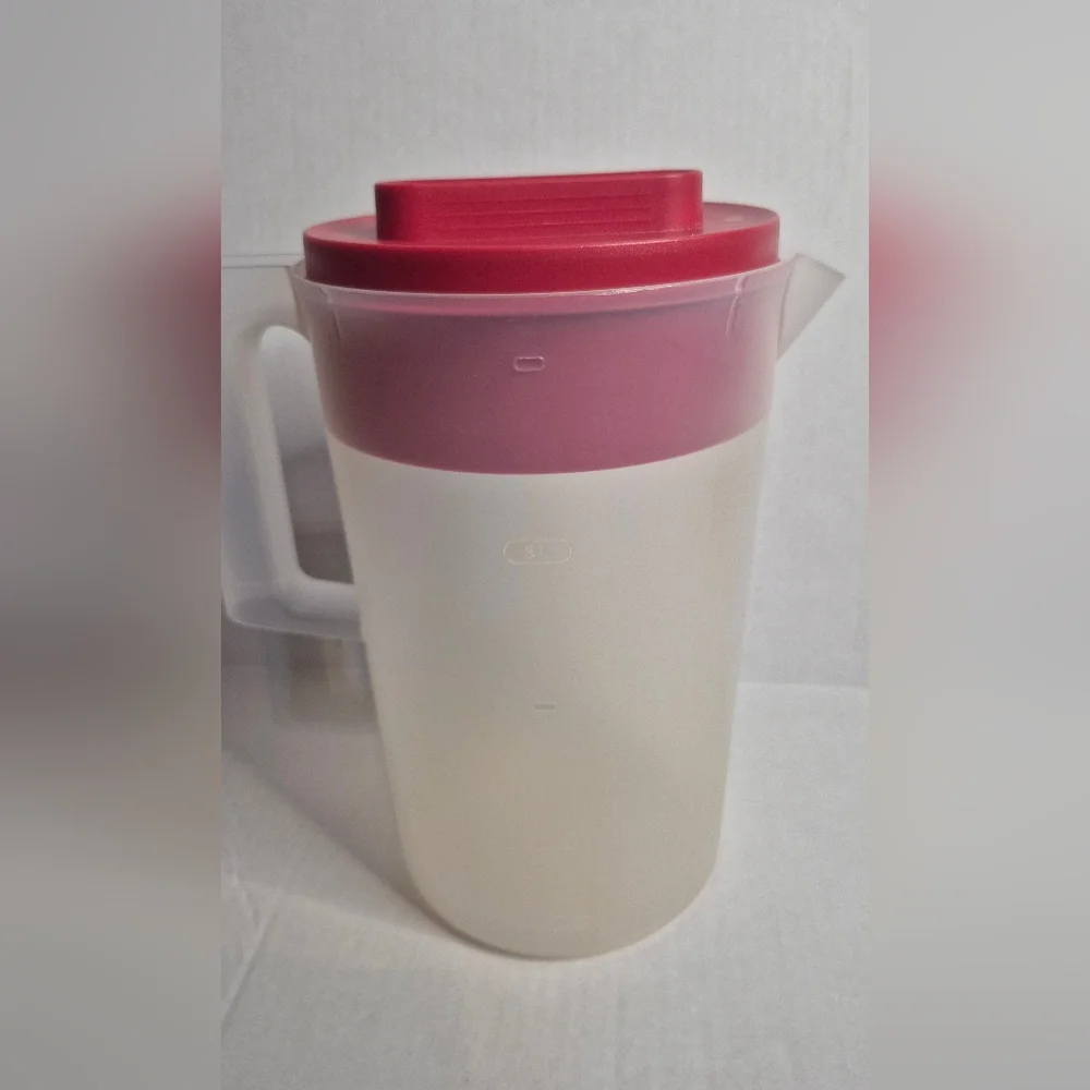 Vintage Rubbermaid 1-Gallon Pitcher Red Flip-Top Lid‎